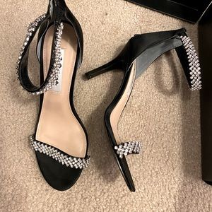 Classy Nina Heels. Only wore once needed for a wedding.